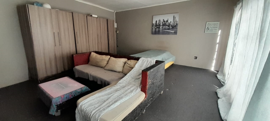 5 Bedroom Property for Sale in La Hoff North West